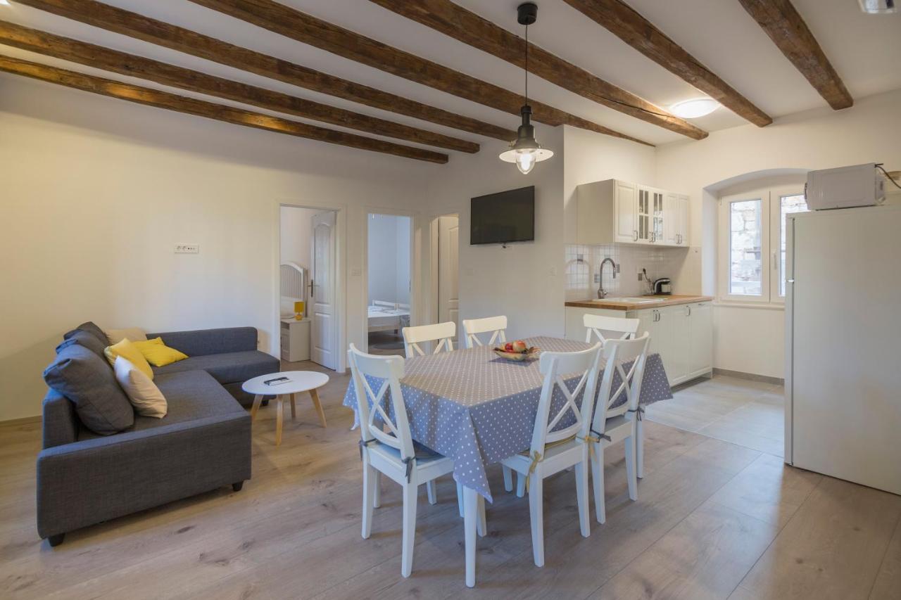 Apartments Bepi Комижа Экстерьер фото