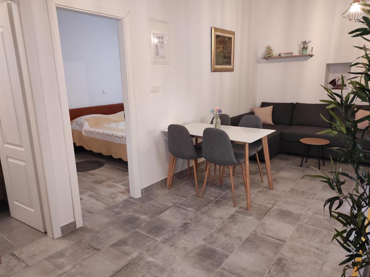 Apartments Bepi Комижа Экстерьер фото