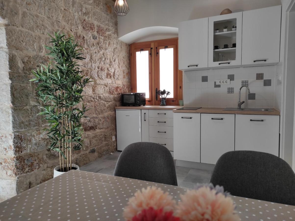 Apartments Bepi Комижа Экстерьер фото